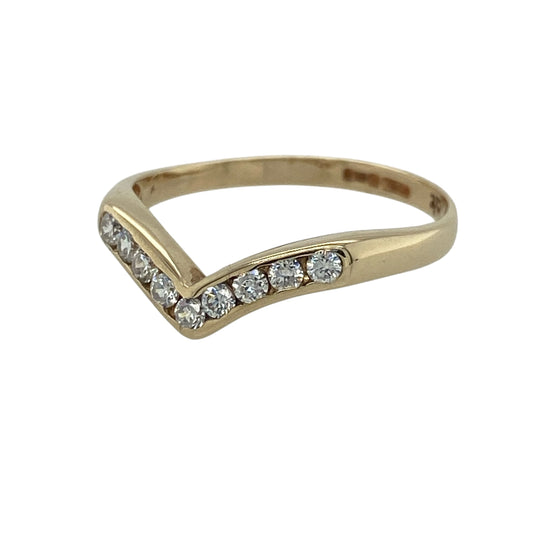 This pre-owned 9ct yellow gold heart halo cluster ring is set with sparkling cubic zirconias, creating a romantic design that is perfect for everyday wear or as a thoughtful gift.

Design: The ring features a heart-shaped cluster of cubic zirconias surrounded by a sparkling halo, giving it an eye-catching look while maintaining a timeless style. The elegant design makes it a beautiful choice for any jewellery collection.
Material: Made from 9-carat yellow gold with cubic zirconia stones.