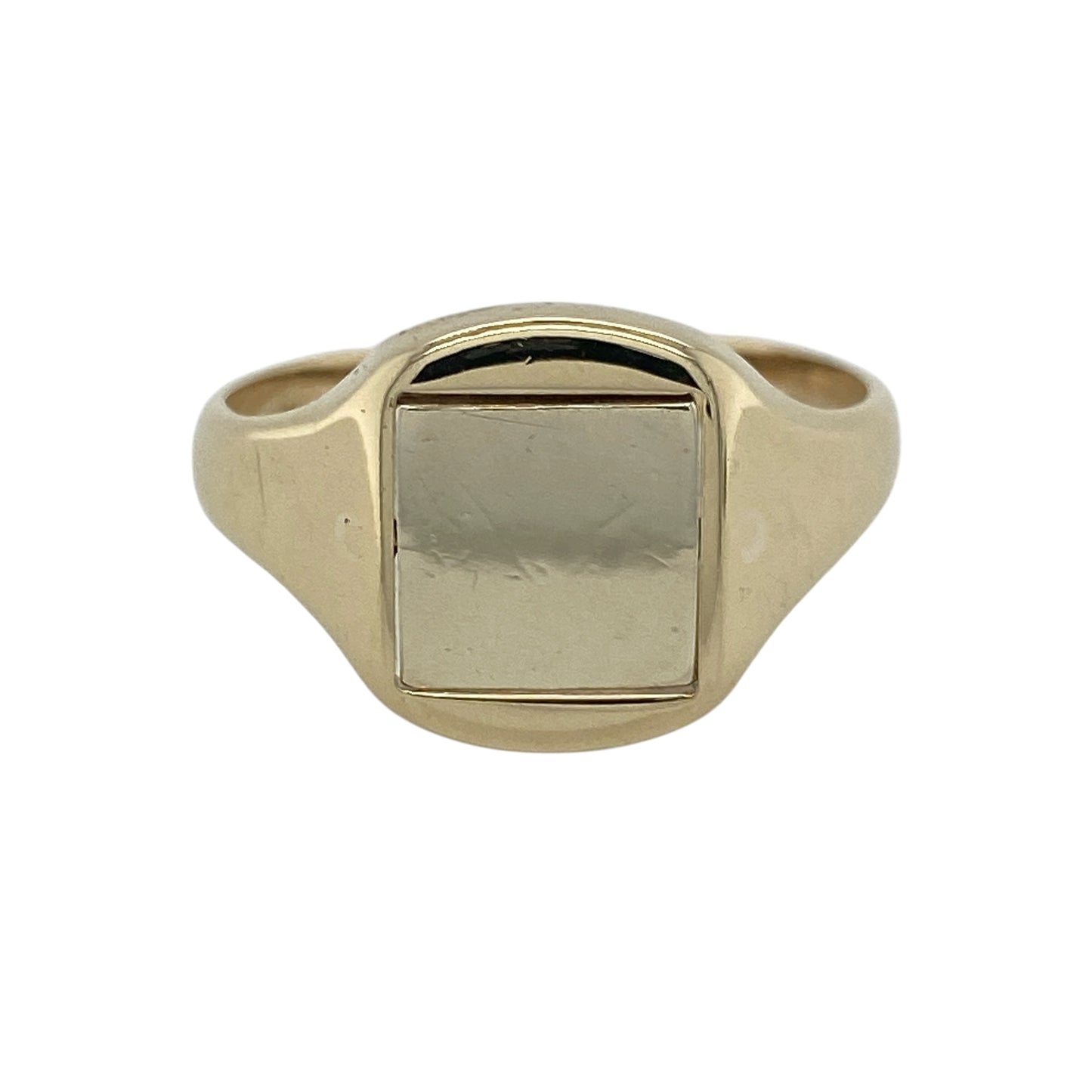 This pre-owned 9ct yellow gold Masonic swivel signet ring features a striking blue enamel Masonic emblem on one side with a plain polished reverse, offering two distinctive looks in one classic design.

Design: The ring showcases a swivel signet head with a blue enamel Masonic emblem on one side and a plain polished surface on the reverse, allowing you to wear either design to suit the occasion. The substantial signet style makes it an eye-catching statement piece.