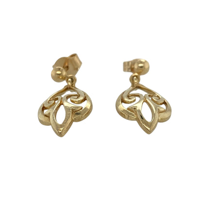 These pre-owned 9ct yellow gold swirl drop earrings feature an elegant flowing design that offers timeless style and graceful movement, making them perfect for both everyday wear and special occasions.

Design: The earrings showcase a polished swirl drop design with smooth, flowing curves that create a sophisticated and versatile look. Their lightweight design makes them comfortable to wear throughout the day.