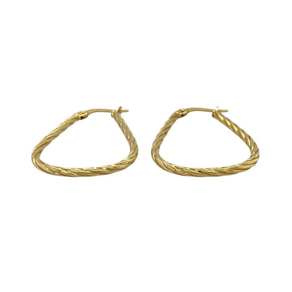 These pre-owned 9ct yellow gold twisted oval creole earrings combine a classic oval shape with an elegant twisted finish, making them a versatile addition to any jewellery collection.

Design: The earrings feature a graceful oval creole design with a polished twisted pattern that catches the light beautifully, offering a timeless look suitable for both everyday wear and special occasions.
Material: Made from 9-carat yellow gold.
