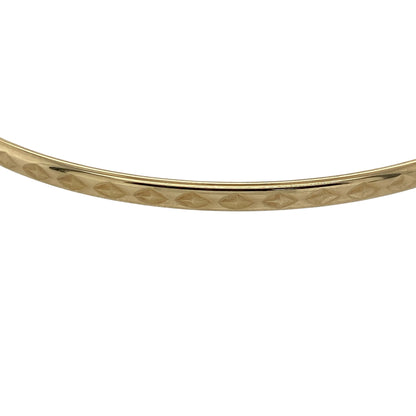 This pre-owned 9ct yellow gold patterned bangle features an elegant engraved design, making it a timeless accessory that can be worn on its own or layered with other bracelets.

Design: The bangle has a polished finish with an attractive patterned design that adds texture and catches the light beautifully. Its slim profile makes it ideal for everyday wear while still offering a classic look.
Material: Made from 9-carat yellow gold.