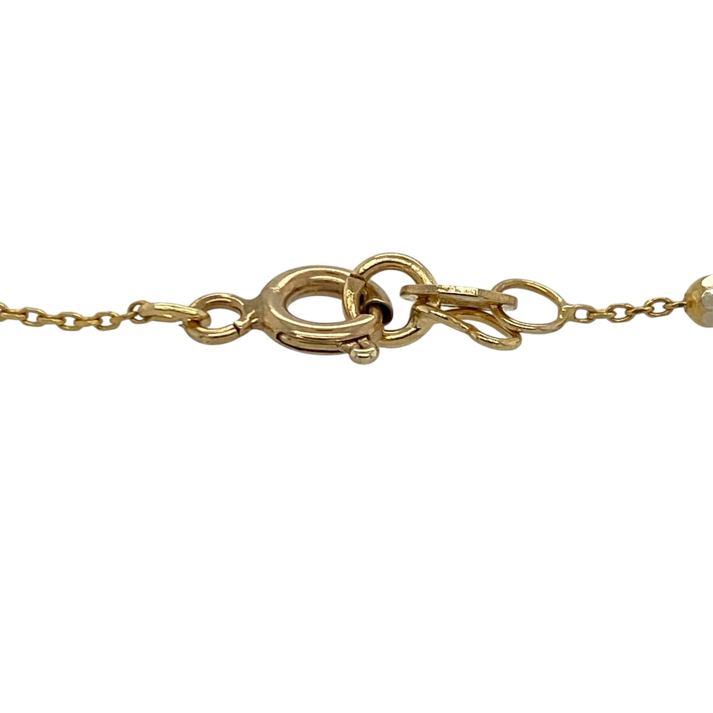 This pre-owned 9ct yellow and white gold patterned ball and link bracelet combines a delicate two-tone design with textured details, making it an elegant accessory for everyday wear.

Design: The bracelet features alternating patterned yellow and white gold balls connected by fine links, creating a lightweight and eye-catching two-tone design that pairs beautifully with both yellow and white gold jewellery.
Material: Made from 9-carat yellow and white gold.
