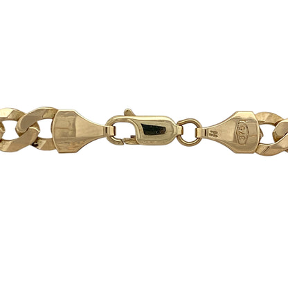 This pre-owned 9ct yellow gold curb chain features a bold and substantial design, making it an excellent choice for wearing on its own or with a larger pendant.

Design: The chain showcases classic curb links with a polished finish, offering a timeless look that is both durable and versatile. Its heavier weight and wider links make it a standout piece suitable for everyday wear.
Material: Made from 9-carat yellow gold.