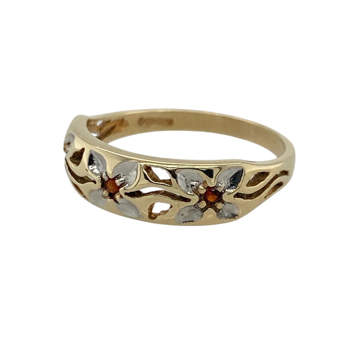 This pre-owned 9ct yellow and white gold garnet flower style band ring features a distinctive floral design with rich red garnets set across the front of the band.

Design: The ring showcases an elegant flower style design with deep red garnets beautifully set into a two-tone yellow and white gold band. The front of the band measures approximately 6mm wide, giving it a bold yet comfortable profile for everyday wear or special occasions.
Material: Made from 9-carat yellow and white gold.