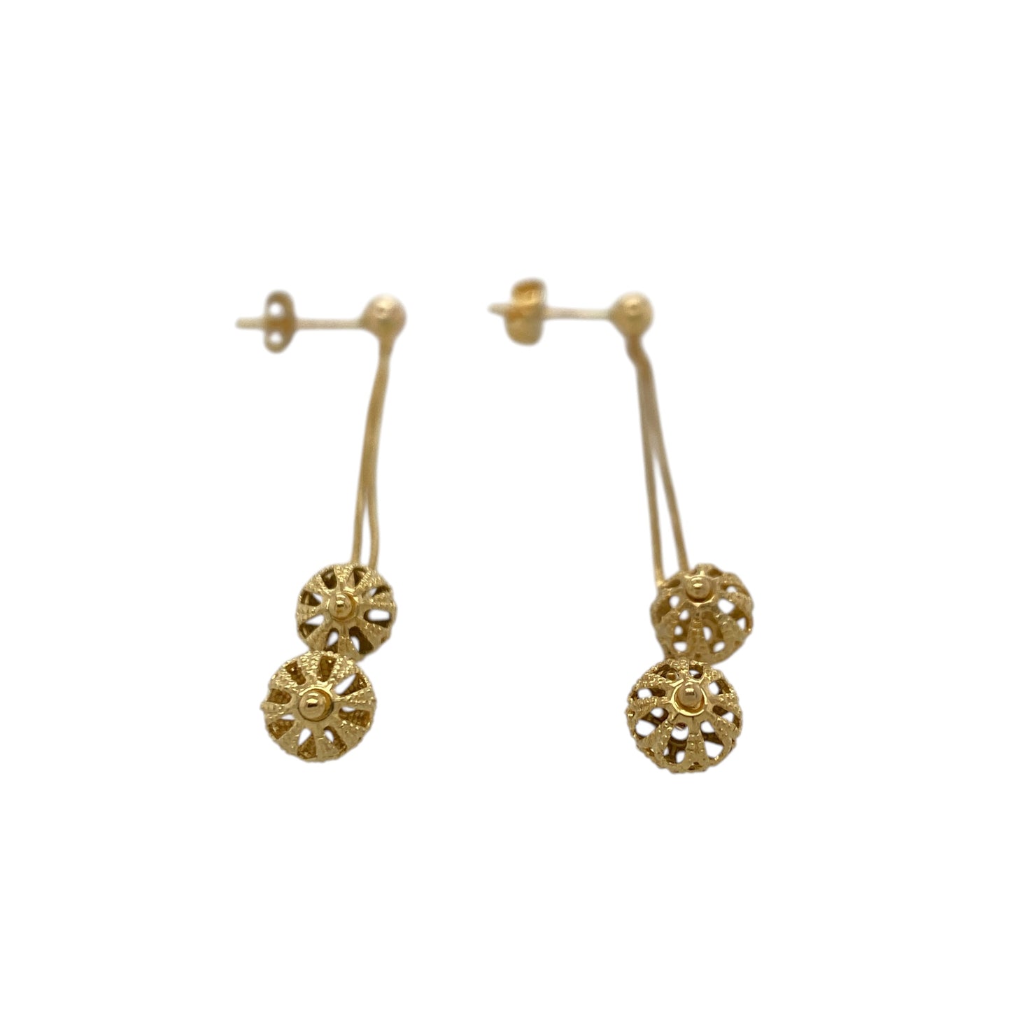 This pair of pre-owned 9ct yellow gold ball drop earrings features elegant openwork detailing and long box chain drops for a graceful, eye-catching look.

Design: Each earring is suspended from a fine box chain and finished with two decorative open patterned gold balls, creating beautiful movement and a contemporary style. Measuring approximately 6.7cm in length, these drop earrings make a striking statement while remaining lightweight and comfortable to wear.
Material: Made from 9-carat yellow gold.