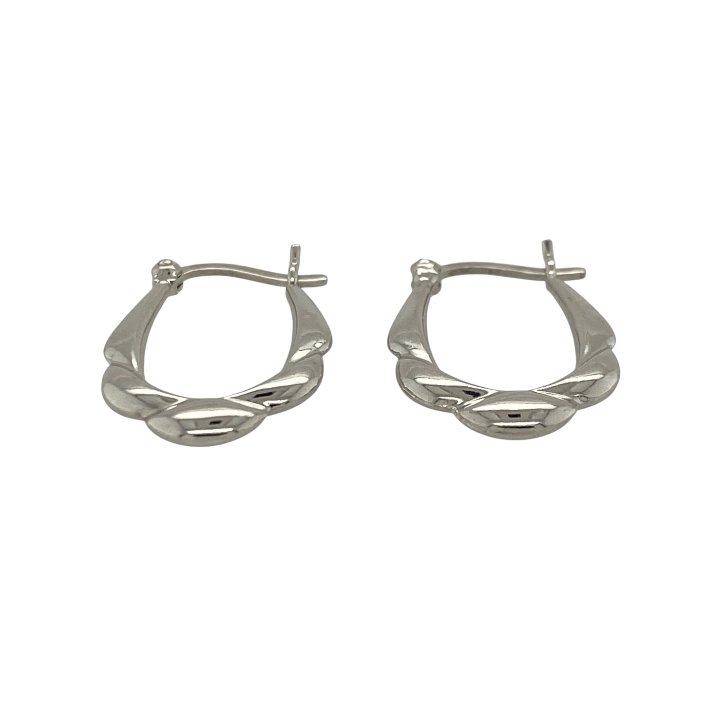 This pair of pre-owned 9ct white gold bubble fancy style oval creole earrings features a distinctive textured design that adds a contemporary touch to a classic hoop.

Design: Designed in an elegant oval creole shape, these earrings are finished with a bubble-style pattern that creates texture and catches the light beautifully. Their modern yet timeless design makes them ideal for both everyday wear and special occasions.
Material: Made from 9-carat white gold.