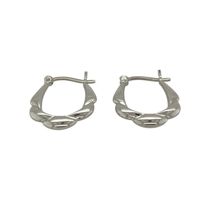 This pair of pre-owned 9ct white gold bubble fancy style oval creole earrings features a distinctive textured design that adds a contemporary touch to a classic hoop.

Design: Designed in an elegant oval creole shape, these earrings are finished with a bubble-style pattern that creates texture and catches the light beautifully. Their modern yet timeless design makes them ideal for both everyday wear and special occasions.
Material: Made from 9-carat white gold.