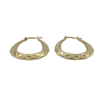 This pair of pre-owned 9ct yellow gold patterned oval creole earrings combines a classic oval shape with decorative detailing for an elegant everyday look.

Design: Featuring an attractive patterned finish, these oval creole earrings offer added texture and character while maintaining a timeless style. Their lightweight design makes them comfortable for all-day wear and suitable for any occasion.
Material: Made from 9-carat yellow gold.