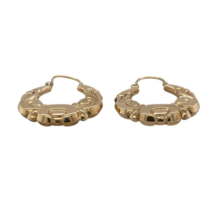 This pair of pre-owned 9ct yellow gold patterned vintage style creole earrings combines timeless elegance with intricate decorative detailing.

Design: Featuring an attractive vintage-inspired pattern, these creole earrings offer classic charm with a beautifully detailed finish. Their versatile design makes them ideal for everyday wear while adding a touch of vintage character to any outfit.
Material: Made from 9-carat yellow gold.
