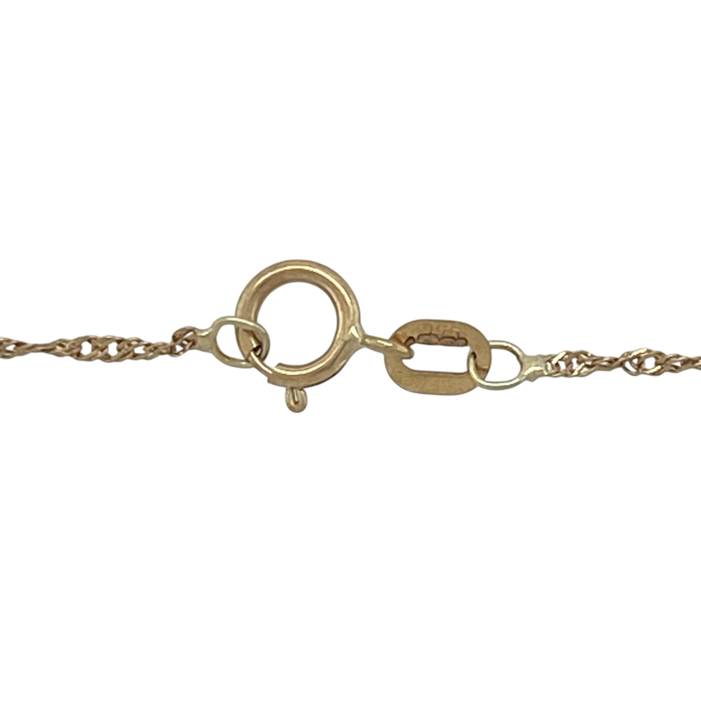 This pre-owned 9ct yellow gold Singapore chain is a delicate and elegant necklace, perfect for everyday wear.

Design: Featuring the distinctive twisted Singapore link design, this 20-inch chain catches the light beautifully with its subtle shimmer. Its fine 1mm links create a refined look, making it ideal for wearing alone for a minimalist style or paired with a favourite pendant.
Material: Made from 9-carat yellow gold.