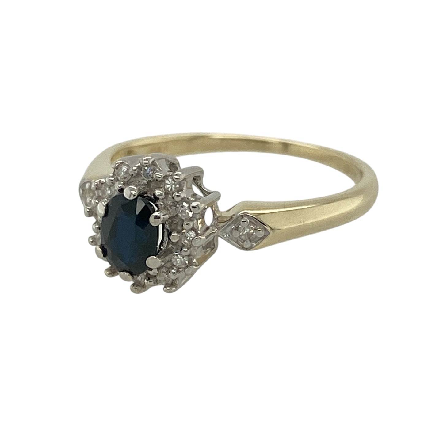 This pre-owned 9ct yellow gold diamond and sapphire cluster ring is a timeless piece, combining the rich blue beauty of sapphire with the brilliance of sparkling diamonds.

Design: Featuring an elegant oval sapphire surrounded by a halo of sparkling diamonds, this classic cluster ring offers a sophisticated and timeless look. Its refined design makes it perfect for everyday wear or as a special occasion piece.
Material: Made from 9-carat yellow gold.