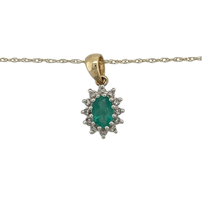 This pre-owned 9ct yellow gold diamond and emerald cluster pendant necklace is a timeless piece, combining the rich green beauty of emerald with sparkling diamond accents.

Design: Featuring an elegant oval emerald at the centre, surrounded by a halo of sparkling diamonds, this classic cluster pendant is suspended from a 19-inch Prince of Wales chain. The pendant measures approximately 1.6cm long including the bail