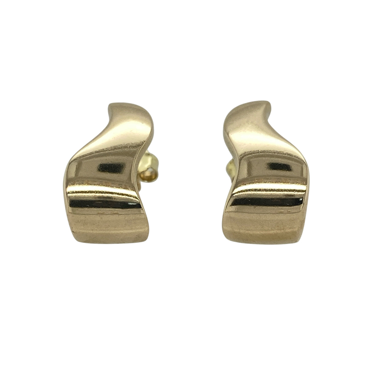 This pair of pre-owned 9ct yellow gold wave stud earrings offers a stylish and contemporary design, perfect for everyday wear.

Design: Featuring an elegant flowing wave design, these polished stud earrings have a modern yet timeless look that complements both casual and formal outfits. Their smooth curves and classic yellow gold finish make them a versatile addition to any jewellery collection.
Material: Made from 9-carat yellow gold.
Size & Weight: Total weight 2.60 grams.