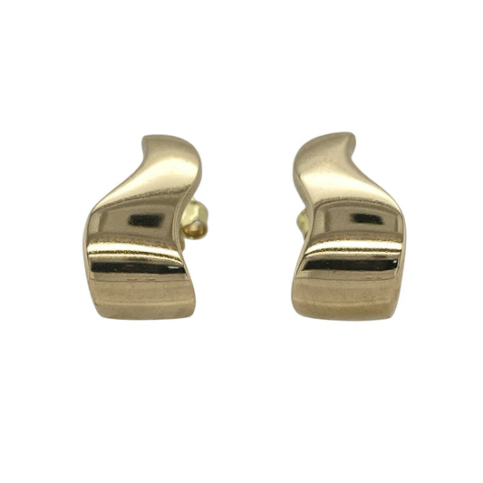 This pair of pre-owned 9ct yellow gold wave stud earrings offers a stylish and contemporary design, perfect for everyday wear.

Design: Featuring an elegant flowing wave design, these polished stud earrings have a modern yet timeless look that complements both casual and formal outfits. Their smooth curves and classic yellow gold finish make them a versatile addition to any jewellery collection.
Material: Made from 9-carat yellow gold.
Size & Weight: Total weight 2.60 grams.