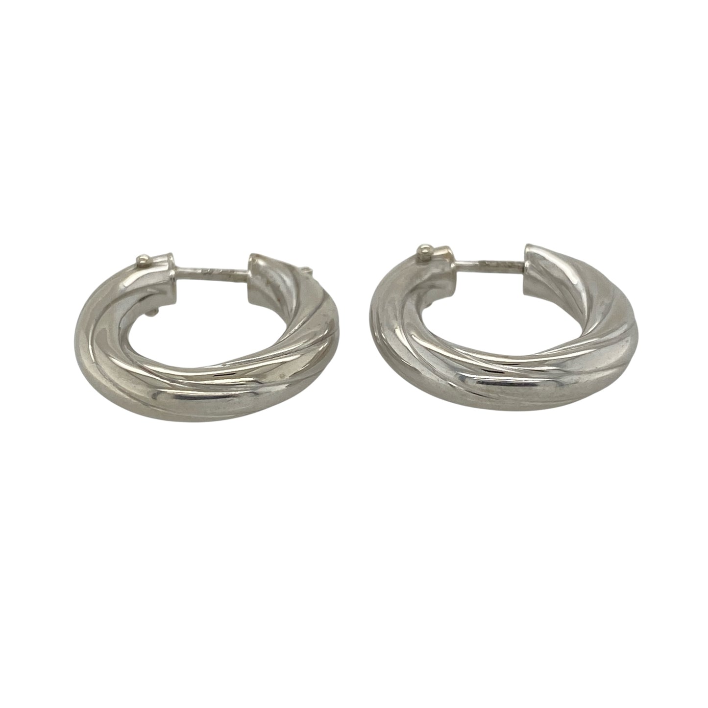 This pair of pre-owned 9ct white gold twisted oval creole earrings offers a timeless design with an elegant contemporary twist.

Design: Featuring a stylish twisted oval hoop design, these polished creole earrings catch the light beautifully, adding subtle texture and shine. Their versatile style makes them perfect for everyday wear while being elegant enough for special occasions.
Material: Made from 9-carat white gold.
Size & Weight: Total weight 3.00 grams.