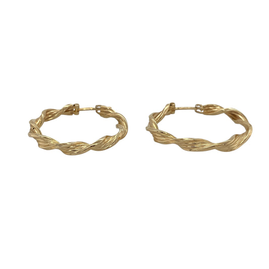 This pair of pre-owned 9ct yellow gold twisted hoop creole earrings offers timeless style with an elegant textured finish.

Design: Featuring a classic twisted hoop design, these polished creole earrings reflect the light beautifully, creating extra texture and sparkle. Measuring approximately 26mm in diameter, they are the perfect size for comfortable everyday wear while adding a touch of timeless elegance to any outfit.
Material: Made from 9-carat yellow gold.