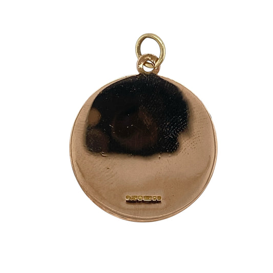 This pre-owned 9ct yellow gold large round St Christopher pendant is a timeless and meaningful piece, traditionally worn as a symbol of protection for travellers.

Design: Featuring a large round St Christopher design with a polished finish, this classic pendant is a timeless addition to any jewellery collection. Its generous size makes it an eye-catching piece that can be worn on a variety of chain styles.
Material: Made from 9-carat yellow gold.