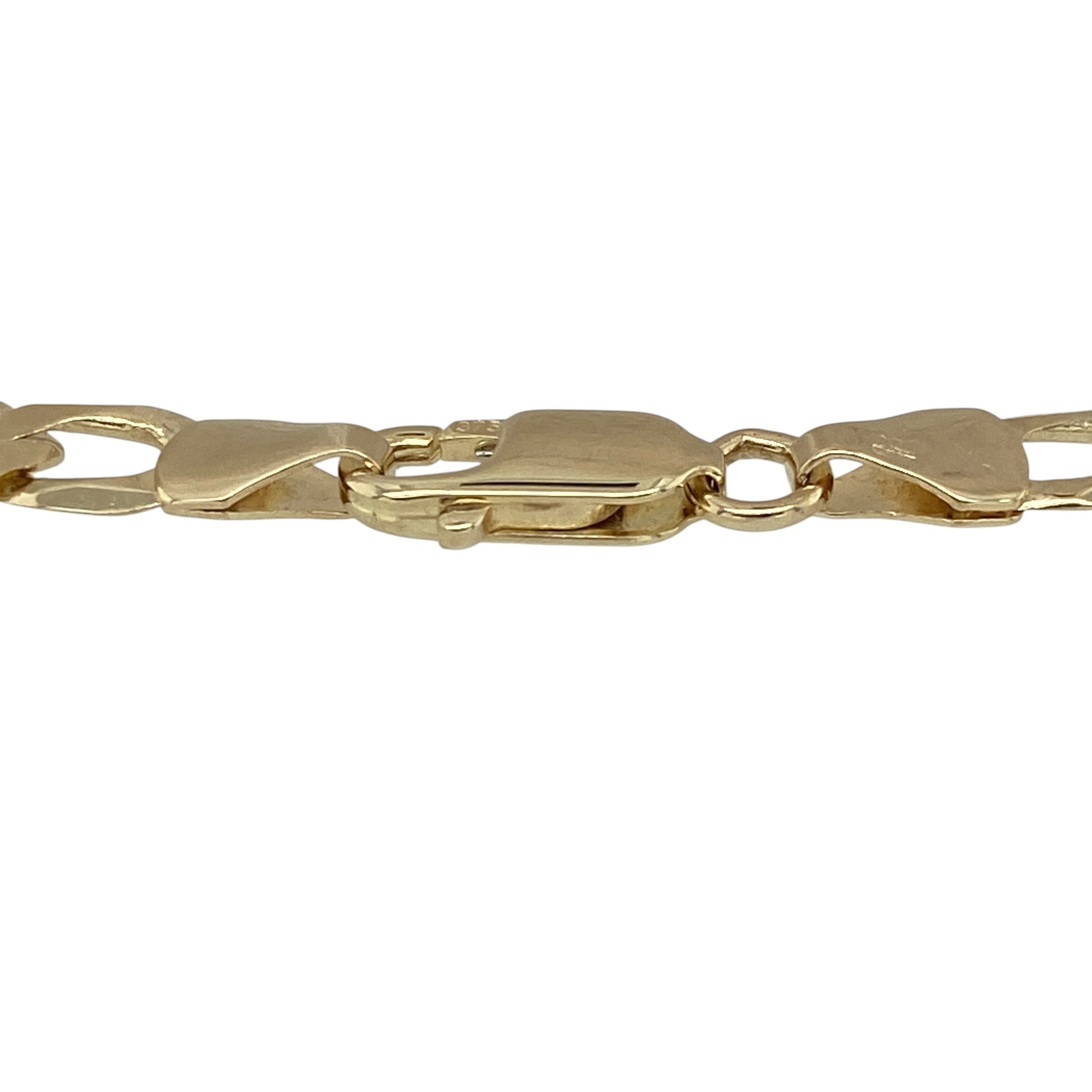This pre-owned 9ct yellow gold Figaro bracelet is a timeless classic, combining a distinctive link pattern with everyday versatility.

Design: Featuring the iconic Figaro link design with alternating long and short polished links, this bracelet offers a stylish and enduring look. Measuring 7 inches in length with links approximately 5mm wide, it is perfect for wearing alone or layering with other bracelets.
Material: Made from 9-carat yellow gold.