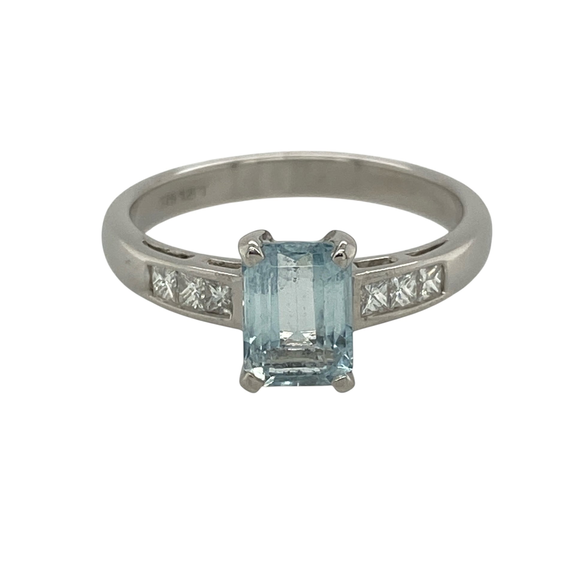 9ct White Gold Diamond & Aquamarine Ring