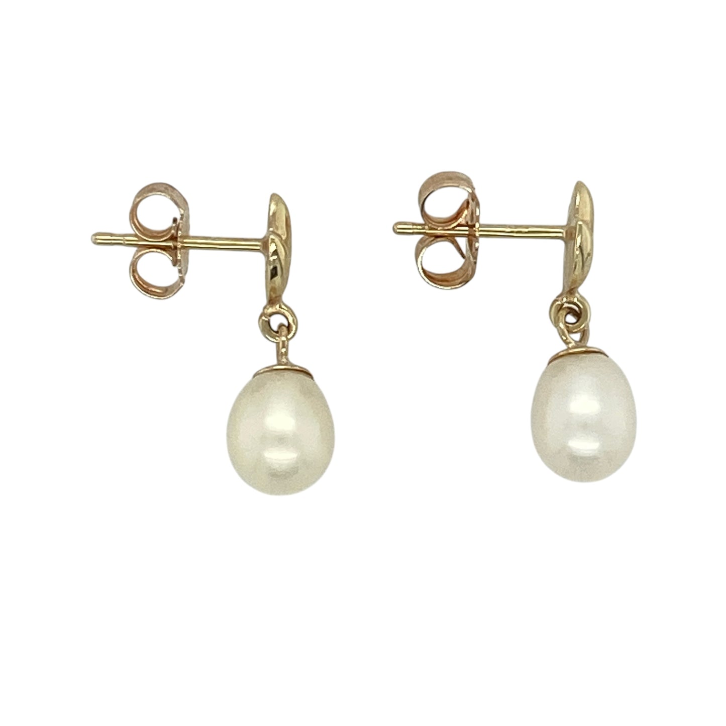 This pair of pre-owned 9ct yellow gold pearl drop earrings is a timeless classic, offering elegant simplicity for any occasion.

Design: Featuring beautifully suspended pearls, these elegant drop earrings have a graceful design that complements both everyday outfits and formal occasions. The warm yellow gold setting perfectly enhances the natural lustre of the pearls, creating a sophisticated and versatile look.
Material: Made from 9-carat yellow gold.