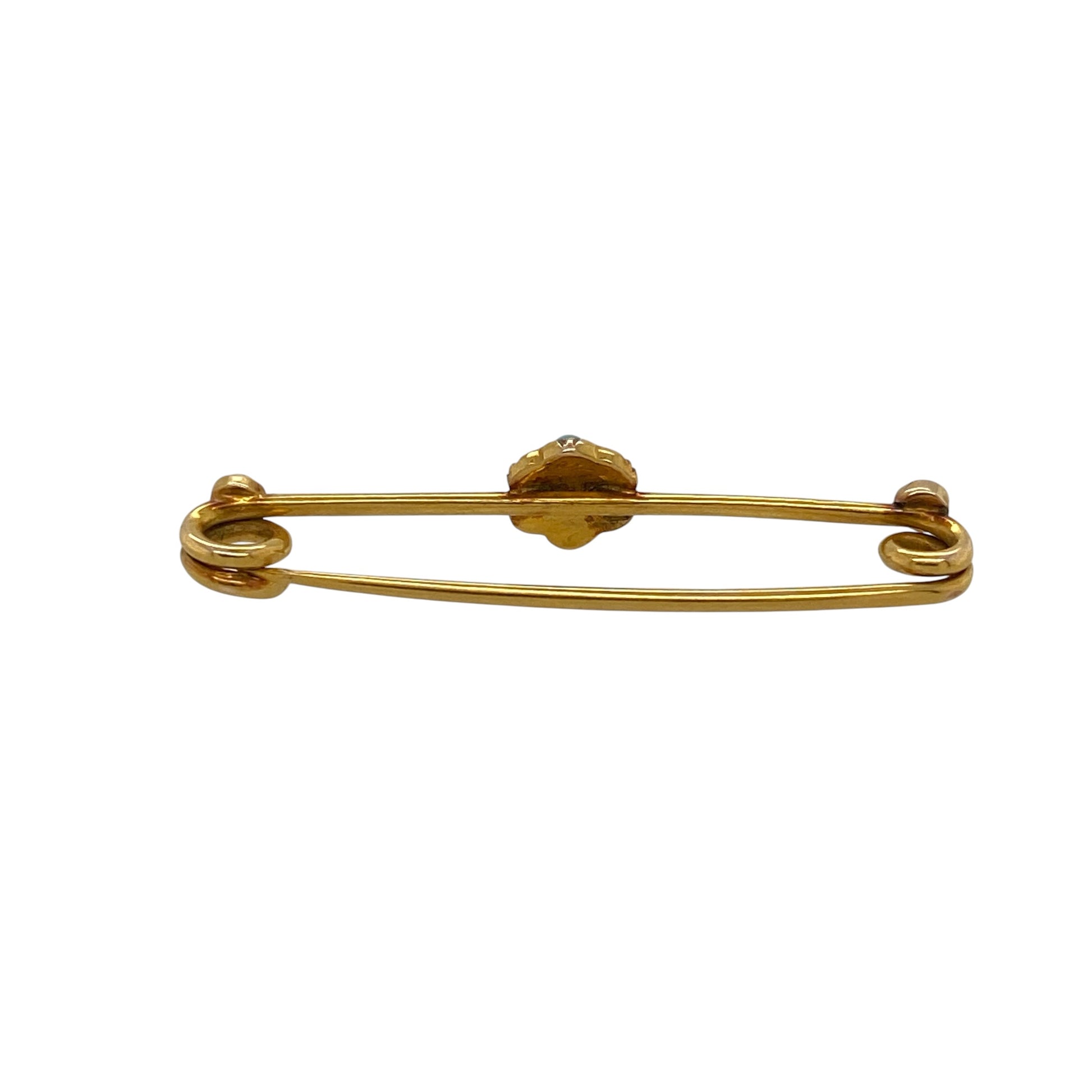 This pre-owned 9ct yellow gold turquoise and pearl flower vintage brooch is a charming piece, beautifully showcasing the elegance of vintage jewellery.

Design: Featuring a delicate flower design, this vintage brooch is adorned with vibrant turquoise stones and lustrous pearls, creating a timeless combination of colour and texture. Its classic styling makes it a wonderful accessory for jackets, scarves or dresses, as well as a thoughtful gift for lovers of vintage jewellery.