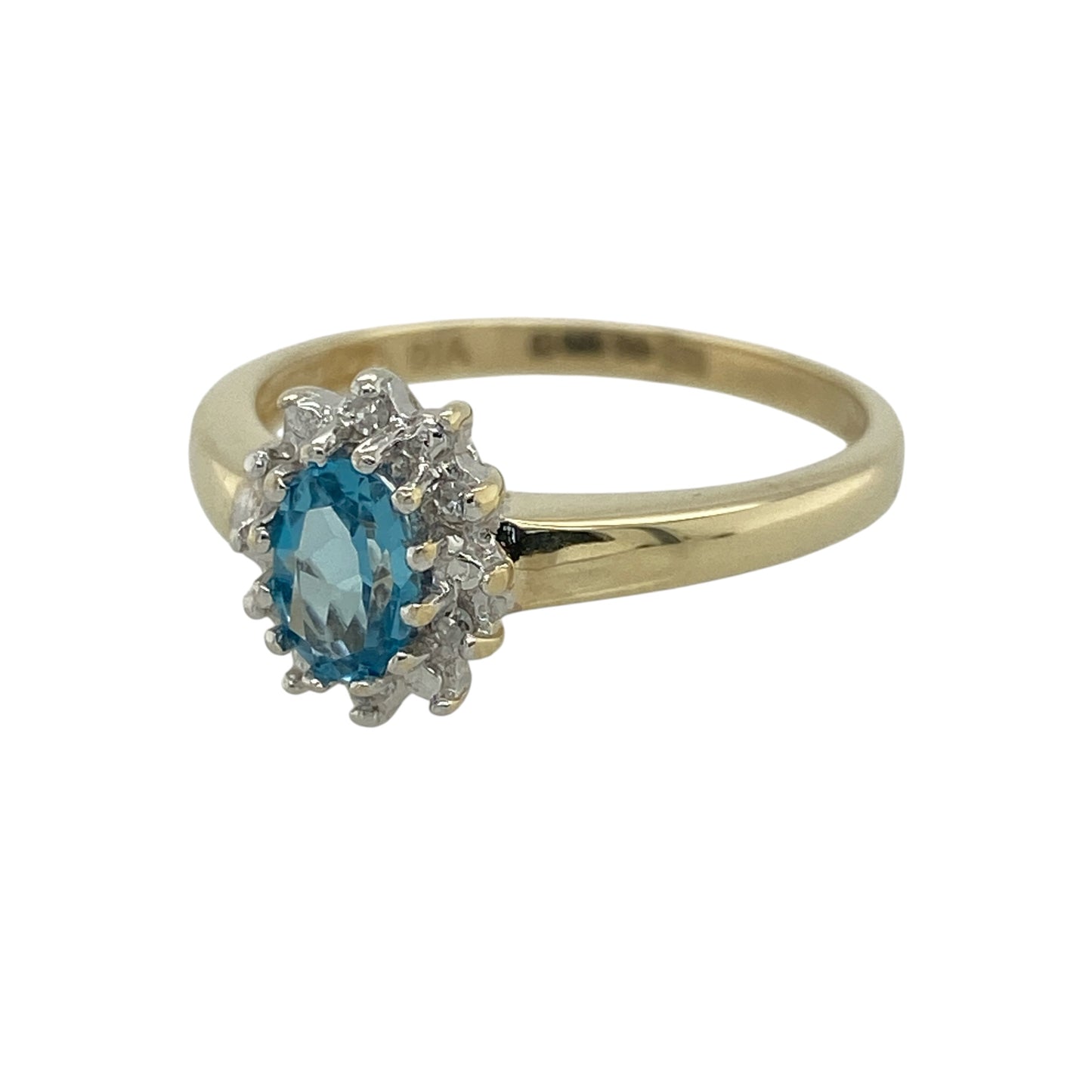 This pre-owned 9ct yellow gold diamond and blue topaz cluster ring is a timeless design, beautifully showcasing the fresh blue tones of topaz with sparkling diamond accents.

Design: Featuring a striking oval blue topaz at its centre, this elegant cluster ring is surrounded by shimmering diamonds that enhance the brilliance and colour of the gemstone. The warm yellow gold setting perfectly complements the vibrant blue topaz, creating a classic piece that is ideal for everyday wear or special occasions.