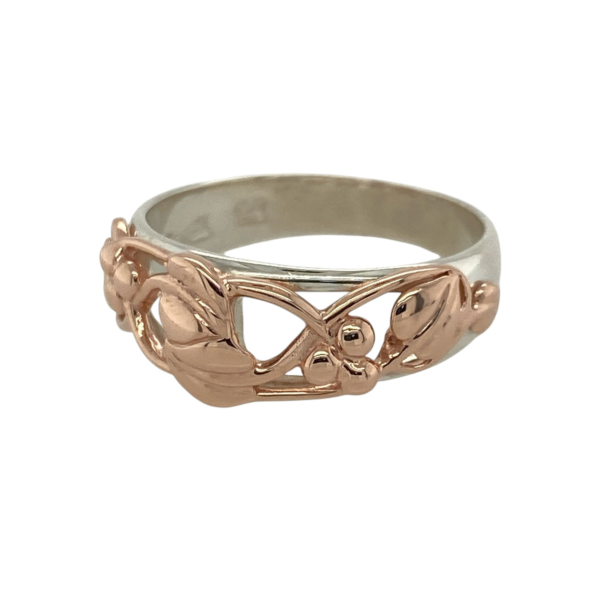 Bring meaningful elegance and heritage symbolism to your jewellery collection with this pre-owned 925 silver Clogau Tree of Life ring, featuring 9ct rose gold detailing—perfect for celebrating growth, connection, and timeless beauty.

Design: The ring features the iconic Tree of Life design across the front of the 8mm wide band, with flowing 9ct rose gold vines woven into the pattern for a graceful, layered effect.