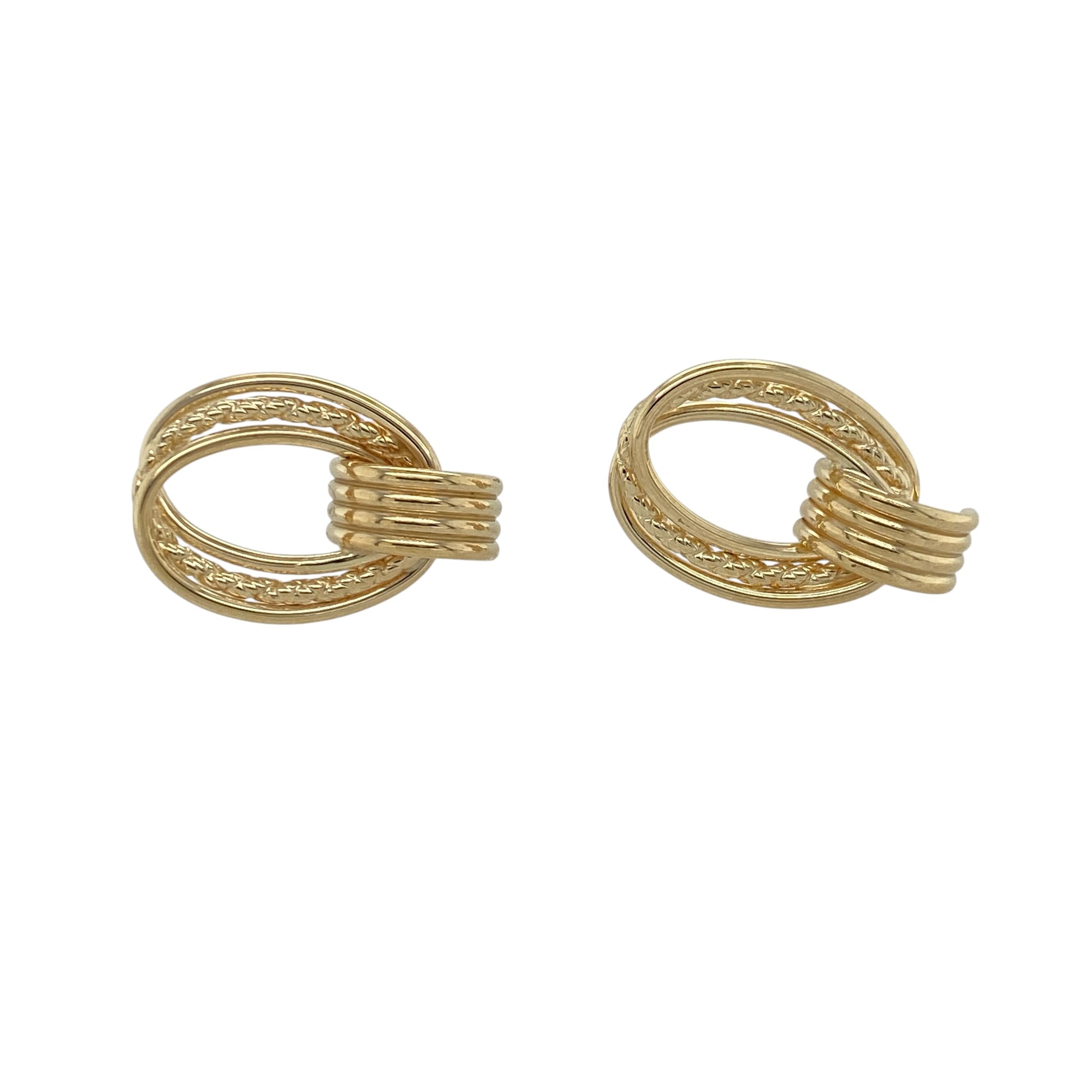 These pre-owned 9ct yellow gold patterned oval stud earrings are a classic design, featuring decorative detailing for a textured and eye-catching finish.

Design: Featuring an elegant oval shape with patterned detailing across the front, these stud earrings offer a timeless yellow gold look with added texture and character. Their versatile design makes them ideal for both everyday wear and special occasions.
Material: Made from 9-carat yellow gold.
Earring Detail: Patterned oval stud earrings.