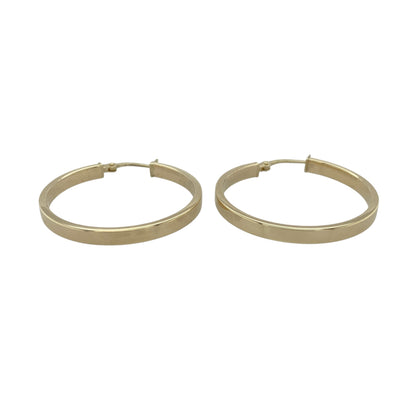 These pre-owned 9ct yellow gold plain hoop creole earrings are a timeless and versatile design, perfect for everyday wear.

Design: Featuring a classic plain hoop design with a polished yellow gold finish, these creole earrings offer a simple and traditional look that can be easily paired with other jewellery.
Material: Made from 9-carat yellow gold.
Earring Detail: Plain hoop creole earrings.
Size & Weight: Total weight 1.60 grams.