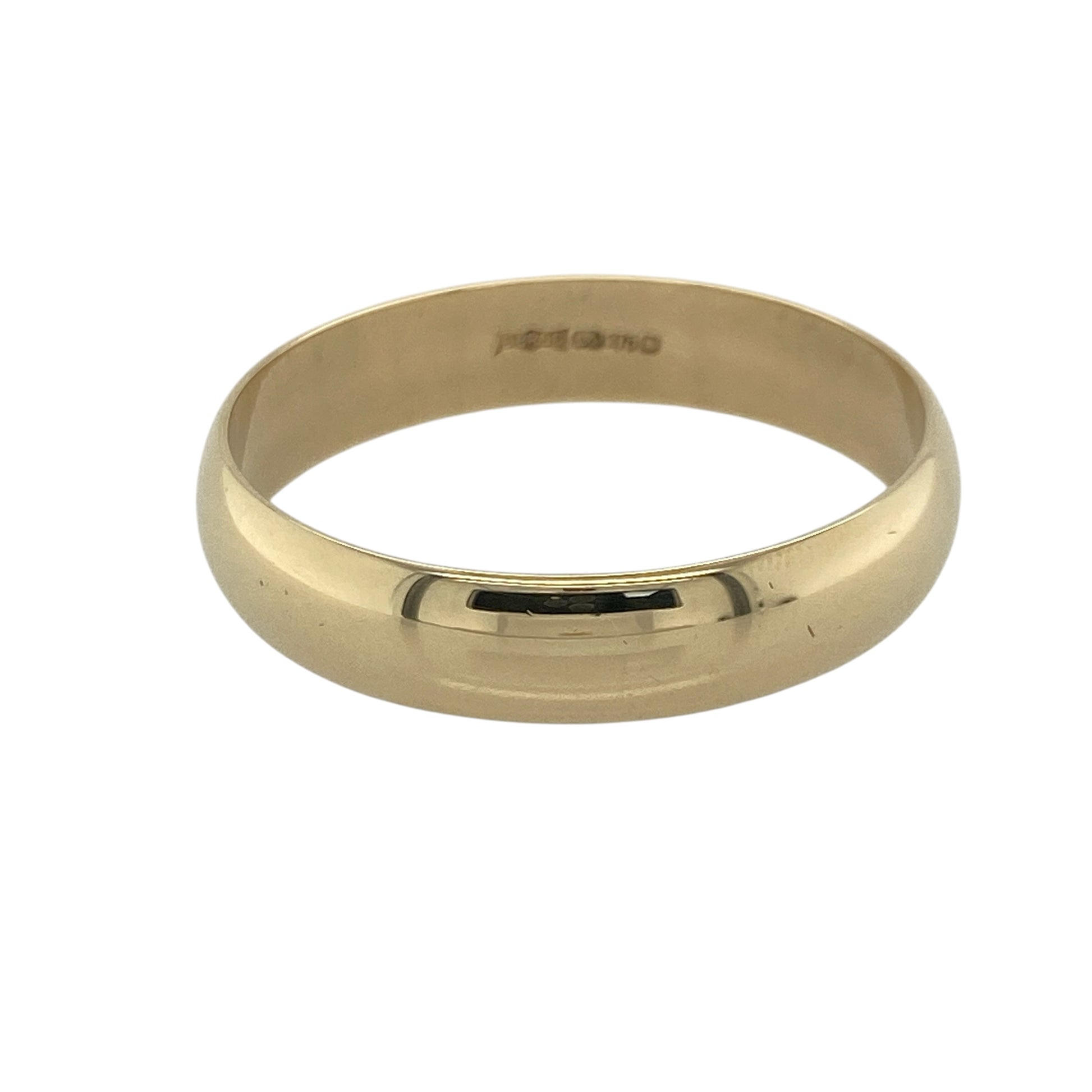 This pre-owned 9ct yellow gold wedding band ring is a classic and substantial design, ideal for everyday wear.

Design: Featuring a plain polished band measuring approximately 5mm wide, this traditional wedding ring offers a timeless look with a comfortable, substantial feel.
Material: Made from 9-carat yellow gold.
Ring Detail: Plain wedding band measuring approximately 5mm wide.
Size & Weight: Ring size Z+5. Total weight 5.50 grams.