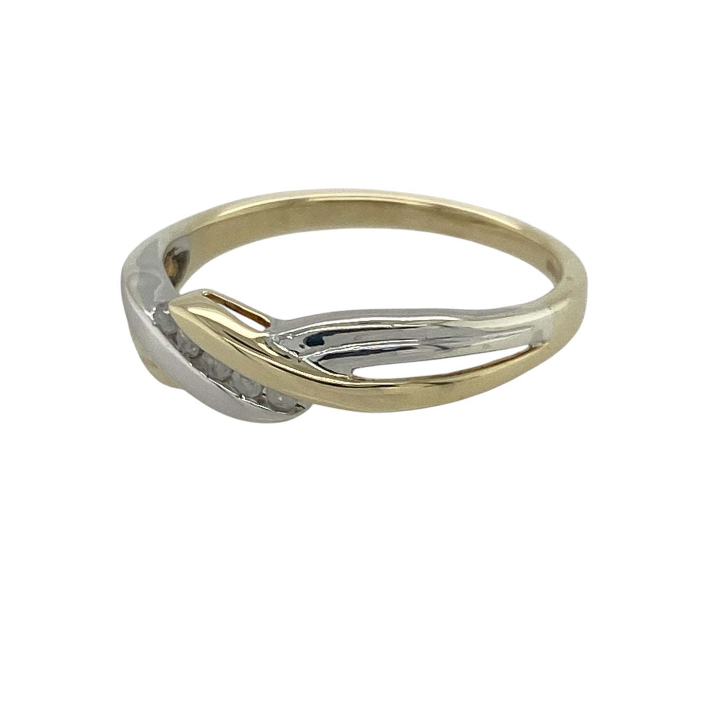This pre-owned 9ct yellow and white gold diamond twist band ring is a stylish two-tone design, combining contrasting gold tones with diamond detailing.

Design: Featuring a twist-style design with diamond detailing, this ring combines yellow and white gold for a distinctive two-tone finish. The front of the band measures approximately 5mm wide, creating an elegant design suitable for everyday wear or special occasions.
Material: Made from 9-carat yellow and white gold.
Gemstone Detail: Set with diamonds.