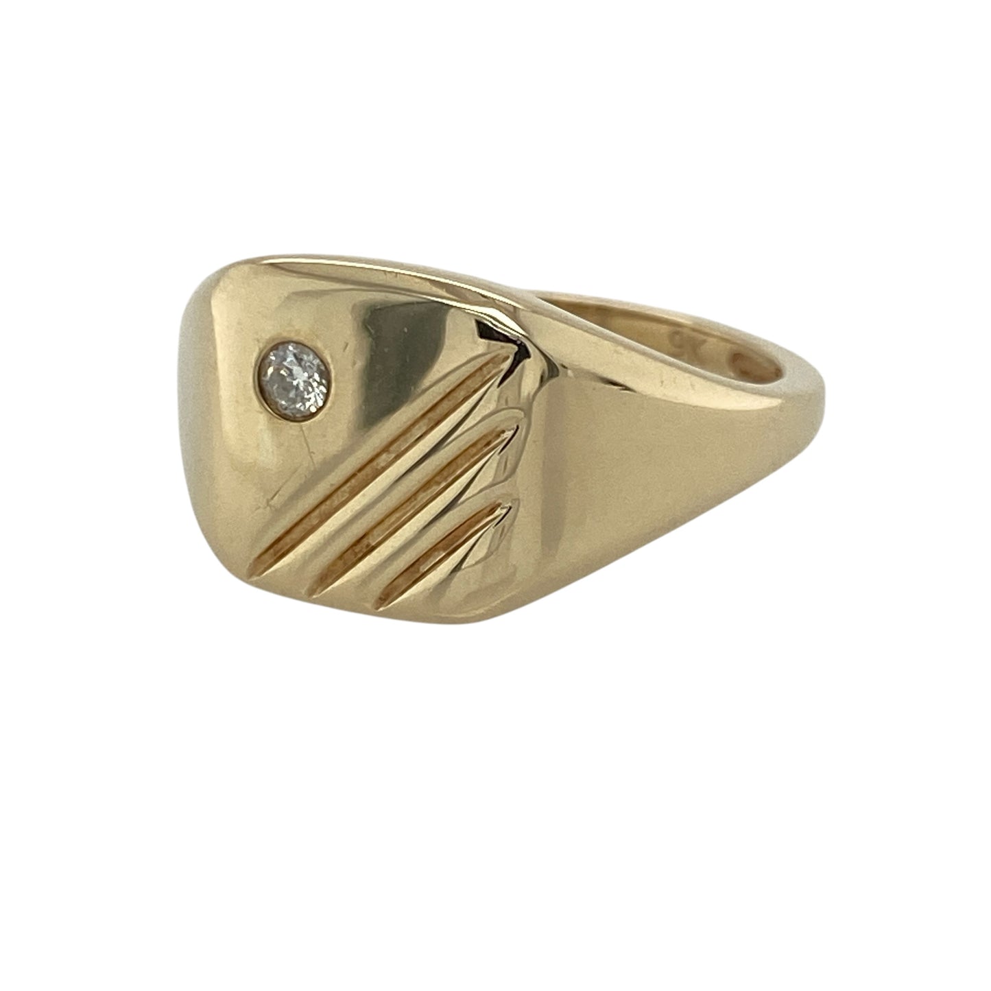 This pre-owned 9ct yellow gold diamond signet ring is a classic design, featuring a single diamond set into the corner of the signet face.

Design: Featuring a traditional signet-style front with a diamond set into one corner, this ring combines a timeless yellow gold design with subtle diamond detail. The front of the ring measures approximately 11mm high.
Material: Made from 9-carat yellow gold.
Gemstone Detail: Single diamond with approximately 0.06ct of diamond content.