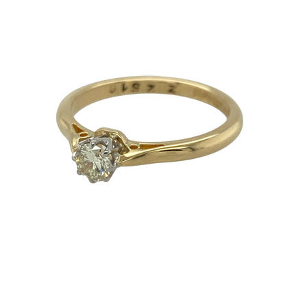 This pre-owned 18ct yellow gold diamond solitaire ring is a timeless design, featuring a brilliant cut diamond of approximately 0.25ct.

Design: Featuring a single brilliant cut diamond as the centrepiece, this classic solitaire ring combines a traditional setting with warm 18ct yellow gold for a timeless look.
Material: Made from 18-carat yellow gold.
Gemstone Detail: Brilliant cut diamond measuring approximately 0.25ct, with approximate SI clarity and M colour.