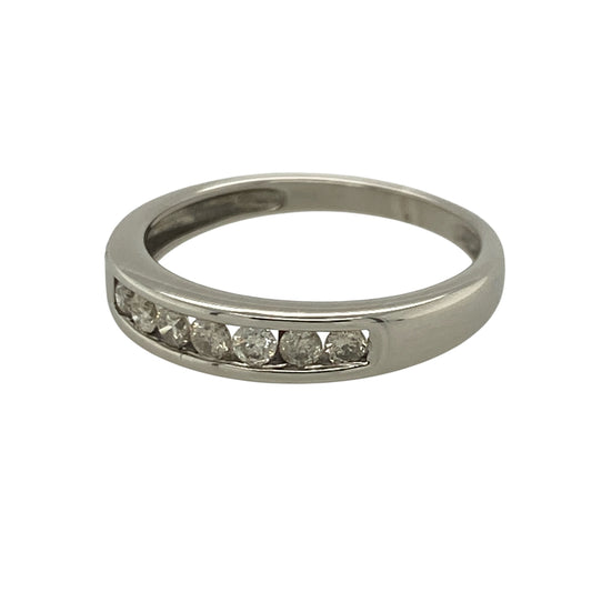 This pre-owned 9ct white gold diamond band ring is a classic seven stone design, featuring approximately 0.25ct of brilliant cut diamond content in total.

Design: Featuring seven brilliant cut diamonds set across the front of the band, this ring combines a timeless diamond design with the bright finish of 9ct white gold.
Material: Made from 9-carat white gold.
Gemstone Detail: Seven brilliant cut diamonds with approximately 0.25ct of diamond content set in total.