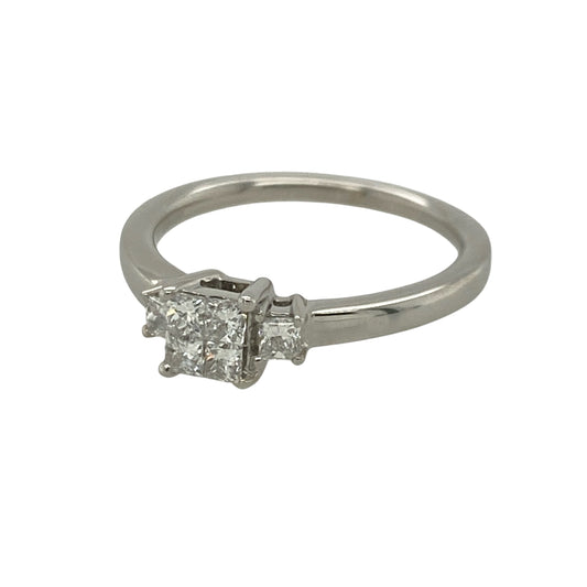 This pre-owned 9ct white gold diamond illusion trilogy ring is a distinctive design, featuring interlocking princess cut diamonds with approximately 0.36ct of diamond content in total.

Design: Featuring four interlocking princess cut diamonds arranged to create the appearance of a larger centre stone, with an additional diamond set on either side to form an illusion trilogy design. The white gold setting complements the geometric diamond arrangement for an eye-catching finish.