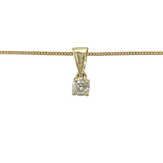 This pre-owned 18ct yellow gold diamond solitaire pendant necklace is a timeless design, featuring a brilliant cut diamond of approximately 0.25ct.

Design: Featuring a single brilliant cut diamond as the centrepiece, this classic solitaire pendant is suspended from a fine 18-inch curb chain for a delicate and timeless look.
Material: Made from 18-carat yellow gold.
Gemstone Detail: Brilliant cut diamond measuring approximately 0.25ct with approximate I2 clarity.