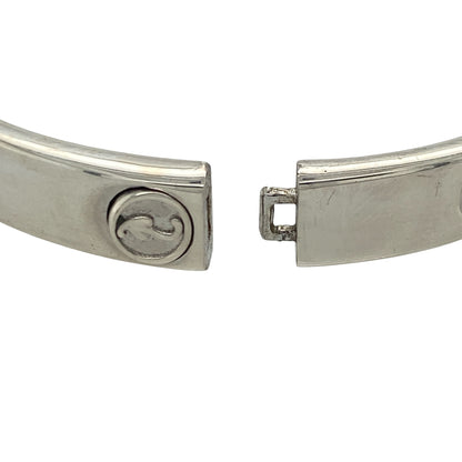 This pre-owned Clogau Tree of Life Insignia bangle is a substantial design, combining 925 silver with signature 9ct rose gold detailing.

Design: Featuring Clogau's recognisable Tree of Life Insignia design, this bangle combines silver with contrasting rose gold detailing for a distinctive two-tone finish.
Material: Made from 925 silver with 9-carat rose gold detailing.
Bangle Detail: Tree of Life Insignia design measuring approximately 7mm wide with a diameter of approximately 6cm.