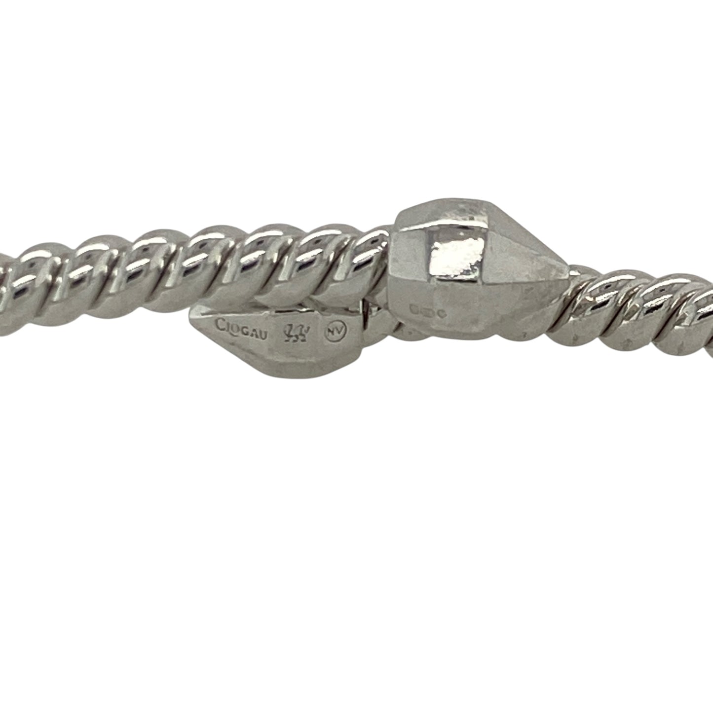 This pre-owned Clogau twisted wrap around bangle is a substantial two-tone design, combining 925 silver with signature 9ct rose gold detailing.

Design: Featuring a twisted wrap around design, this Clogau bangle combines silver with contrasting rose gold detailing for a distinctive two-tone finish.
Material: Made from 925 silver with 9-carat rose gold detailing.
Bangle Detail: Twisted wrap around design measuring approximately 4mm wide with a diameter of approximately 7cm.