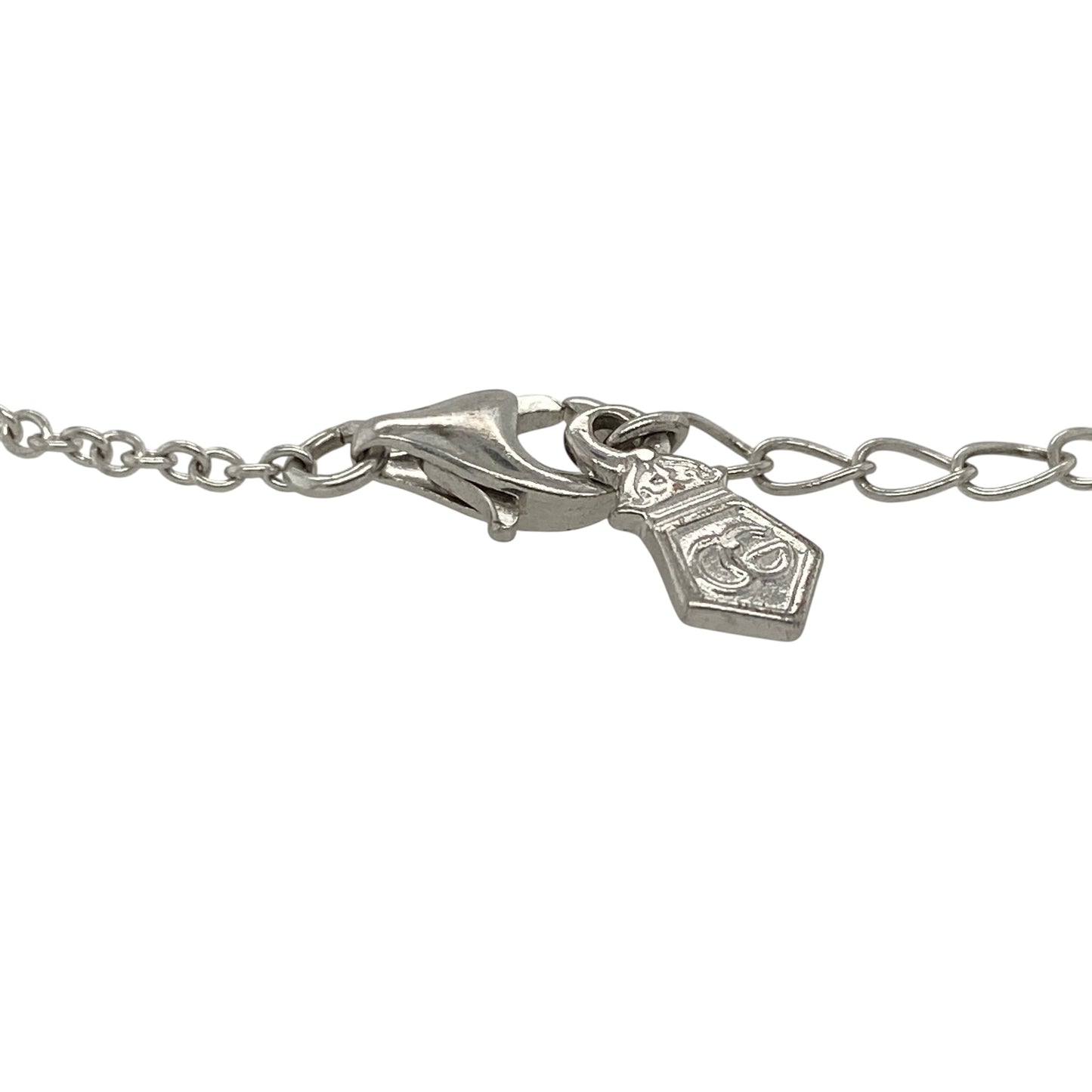 This pre-owned Clogau Kensington Heart bracelet is a delicate two-tone design, combining 925 silver with signature 9ct rose gold detailing.

Design: Featuring a central Kensington Heart design, this Clogau bracelet combines silver with contrasting rose gold detailing for a classic and elegant finish.
Material: Made from 925 silver with 9-carat rose gold detailing.
Bracelet Detail: Central heart measuring approximately 11mm by 12mm with an adjustable bracelet length.