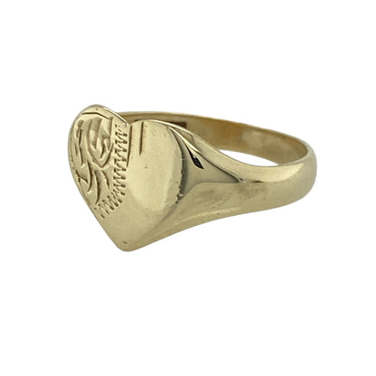 This pre-owned 9ct yellow gold patterned heart signet ring is a delicate design, featuring a heart-shaped front with decorative detailing.

Design: Featuring a patterned heart-shaped signet front, this ring combines a romantic design with the warm finish of 9ct yellow gold.
Material: Made from 9-carat yellow gold.
Ring Detail: Heart-shaped signet front measuring approximately 9mm high.
Size & Weight: Ring size H. Total weight 1.60 grams.