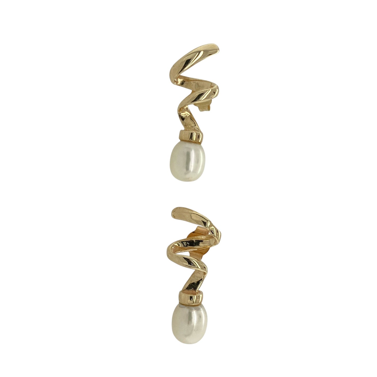 These pre-owned 9ct yellow gold pearl swirl drop earrings are an elegant design, featuring pearls surrounded by flowing gold detailing.

Design: Featuring a pearl within each swirl-style drop, these earrings combine a soft curved design with the warm finish of 9ct yellow gold.
Material: Made from 9-carat yellow gold.
Gemstone Detail: Each pearl measures approximately 7mm by 6mm.
Earring Detail: Pearl swirl drop design.
Size & Weight: Total weight 1.90 grams.