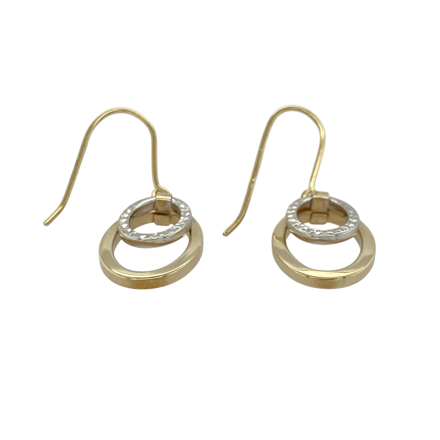 These pre-owned 9ct yellow and white gold double oval drop earrings are a stylish two-tone design, featuring two oval-shaped drops.

Design: Featuring a double oval drop design, these earrings combine yellow and white gold for a contrasting two-tone finish.
Material: Made from 9-carat yellow and white gold.
Earring Detail: Double oval drop design.
Size & Weight: Total weight 2.30 grams.