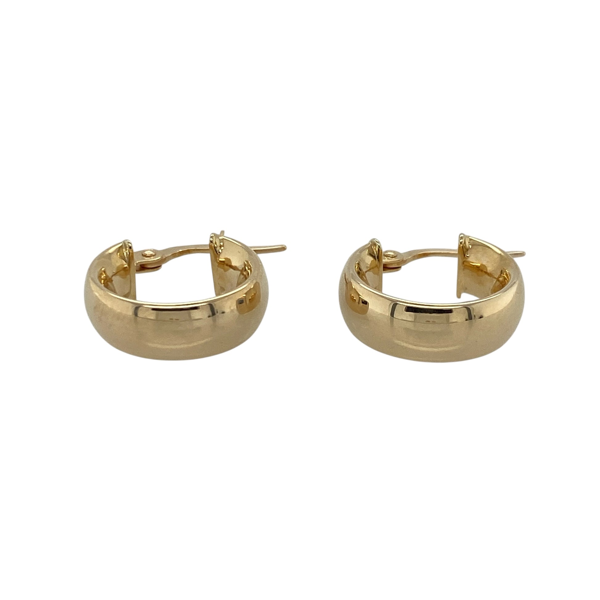 These pre-owned 9ct yellow gold small hoop creole earrings are a classic and versatile design, featuring a simple plain finish.

Design: Featuring a traditional small hoop design with a plain finish, these creole earrings offer a timeless look in warm 9ct yellow gold.
Material: Made from 9-carat yellow gold.
Earring Detail: Small hoop creoles measuring approximately 15mm in diameter.
Size & Weight: Approximately 15mm in diameter. Total weight 1.50 grams.