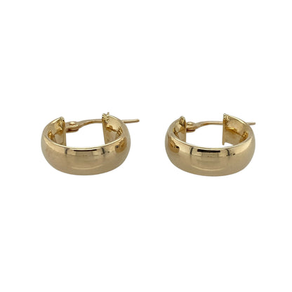 These pre-owned 9ct yellow gold small hoop creole earrings are a classic and versatile design, featuring a simple plain finish.

Design: Featuring a traditional small hoop design with a plain finish, these creole earrings offer a timeless look in warm 9ct yellow gold.
Material: Made from 9-carat yellow gold.
Earring Detail: Small hoop creoles measuring approximately 15mm in diameter.
Size & Weight: Approximately 15mm in diameter. Total weight 1.50 grams.