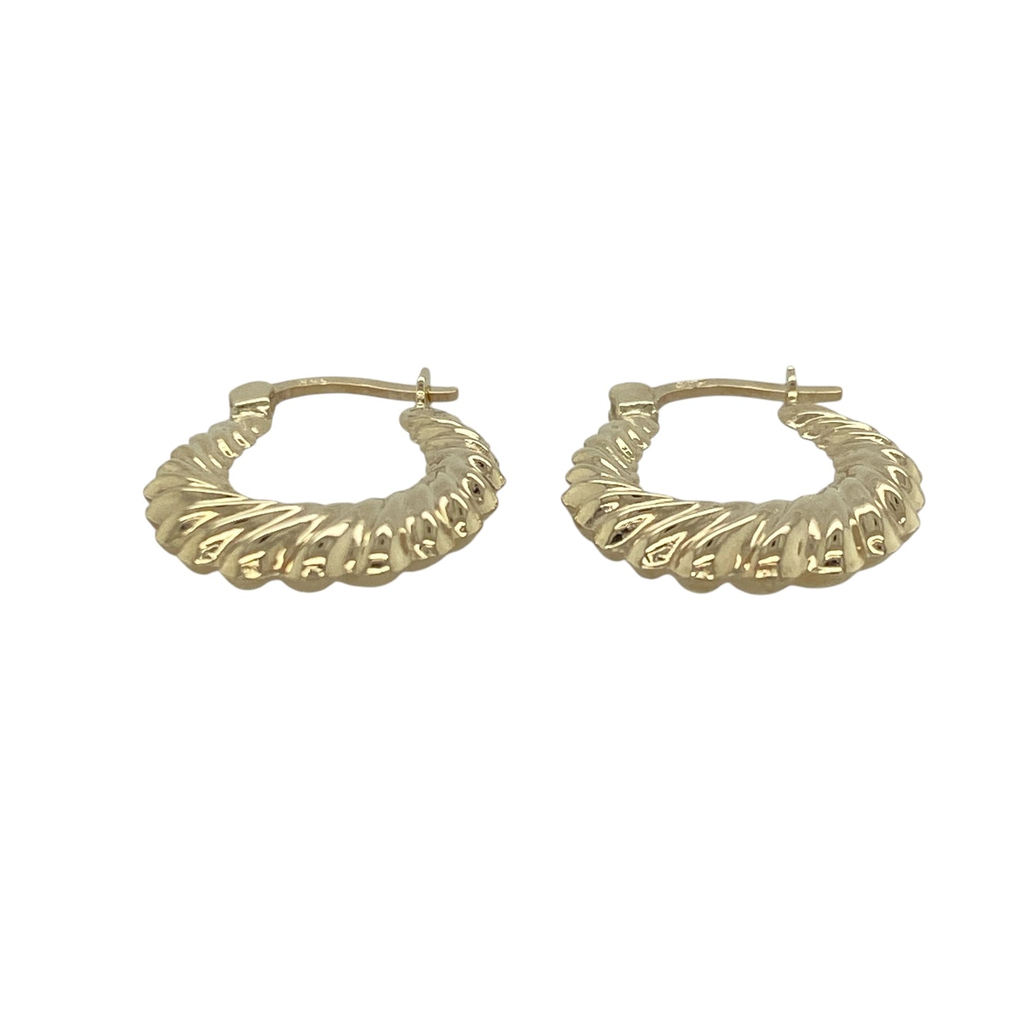 These pre-owned 9ct yellow gold twisted oval creole earrings are a stylish design, featuring a distinctive twisted finish.

Design: Featuring an oval creole shape with a twisted design, these earrings offer a textured look in warm 9ct yellow gold.
Material: Made from 9-carat yellow gold.
Earring Detail: Twisted oval creole design.
Size & Weight: Total weight 1.20 grams.