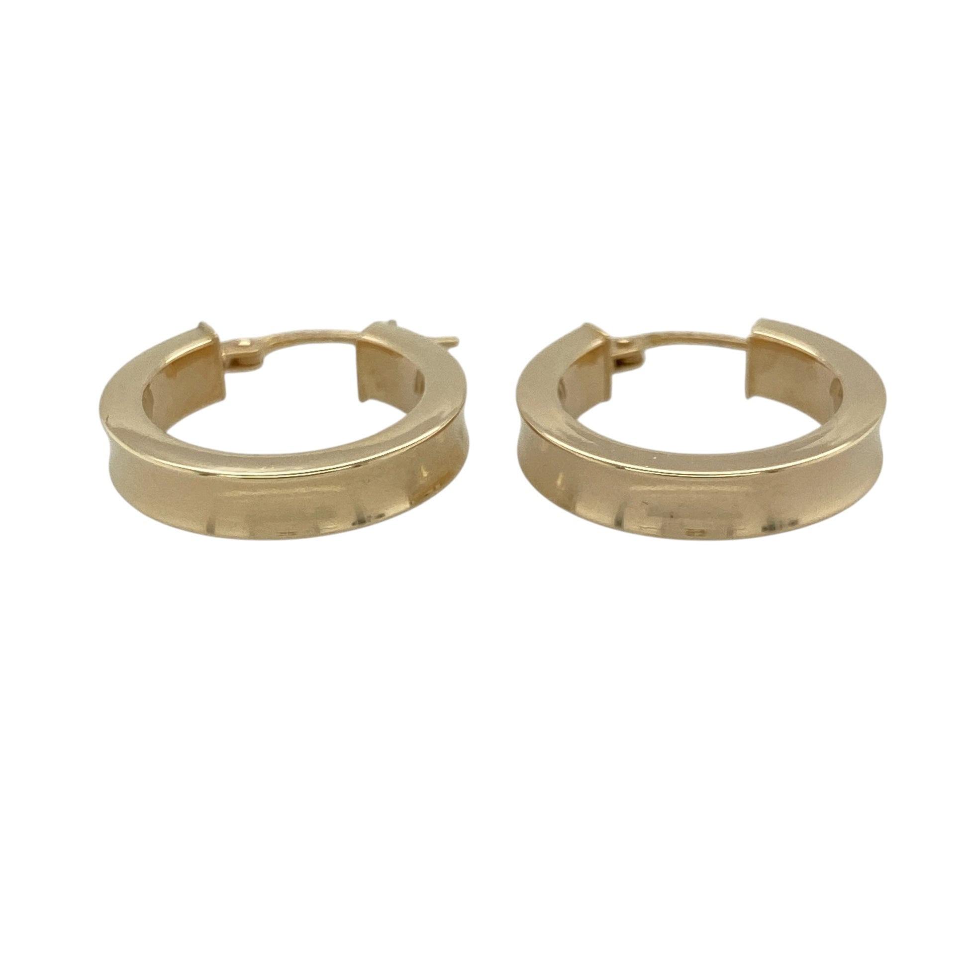 These pre-owned 9ct yellow gold plain concave hoop creole earrings are a classic design, featuring a curved concave profile and simple polished finish.

Design: Featuring a plain hoop shape with a concave design, these creole earrings have a distinctive curved profile in warm 9ct yellow gold.
Material: Made from 9-carat yellow gold.
Earring Detail: Plain concave hoop creole design.
Size & Weight: Total weight 2.50 grams.