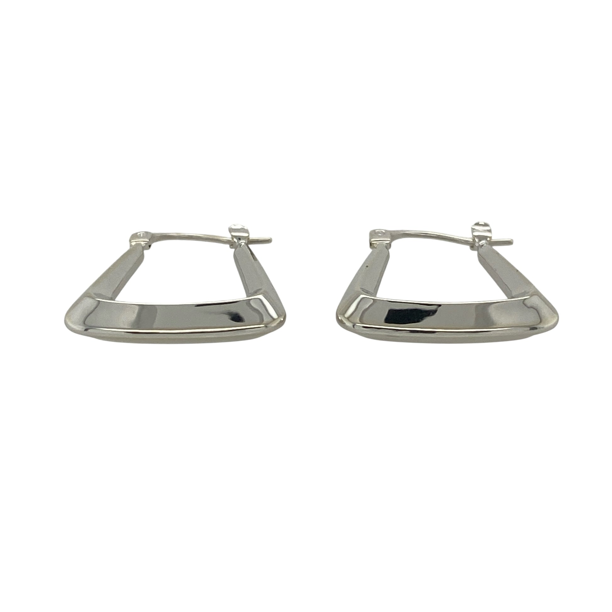 These pre-owned 9ct white gold handbag creole earrings are a distinctive design, featuring the recognisable curved handbag-style shape.

Design: Featuring a handbag-style creole design, these earrings have a curved profile finished in 9ct white gold for a simple and versatile look.
Material: Made from 9-carat white gold.
Earring Detail: Handbag-style creole design.
Size & Weight: Total weight 1.30 grams.