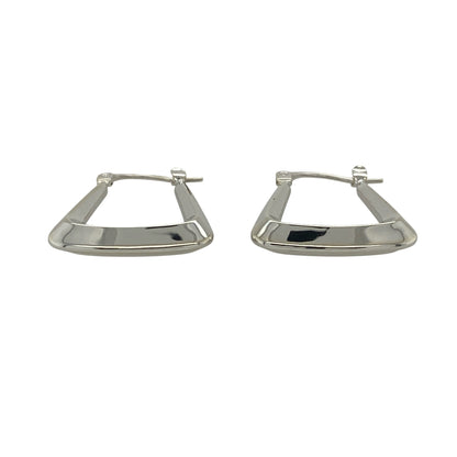 These pre-owned 9ct white gold handbag creole earrings are a distinctive design, featuring the recognisable curved handbag-style shape.

Design: Featuring a handbag-style creole design, these earrings have a curved profile finished in 9ct white gold for a simple and versatile look.
Material: Made from 9-carat white gold.
Earring Detail: Handbag-style creole design.
Size & Weight: Total weight 1.30 grams.