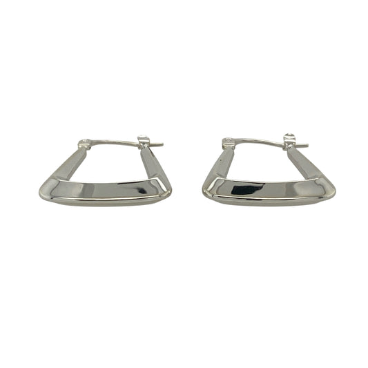 These pre-owned 9ct white gold handbag creole earrings are a distinctive design, featuring the recognisable curved handbag-style shape.

Design: Featuring a handbag-style creole design, these earrings have a curved profile finished in 9ct white gold for a simple and versatile look.
Material: Made from 9-carat white gold.
Earring Detail: Handbag-style creole design.
Size & Weight: Total weight 1.30 grams.