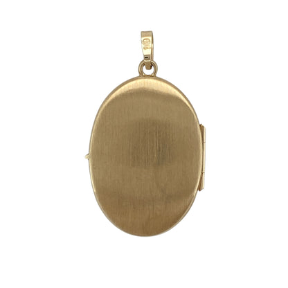 This pre-owned 9ct yellow gold oval locket is a decorative design, featuring two birds surrounded by floral detailing.

Design: Featuring an oval shape with a two birds and flower design, this locket combines nature-inspired detailing with the warm finish of 9ct yellow gold.
Material: Made from 9-carat yellow gold.
Locket Detail: Oval locket featuring two birds and a flower design with a bail measuring approximately 4mm by 2mm.
Size & Weight: Total weight 3.30 grams.